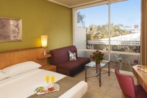 חדר סופריור עם מרפסת- לאונרדו קלאב אילת הכל כלול פלוס