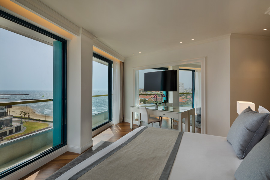 DELUXE ROOMS