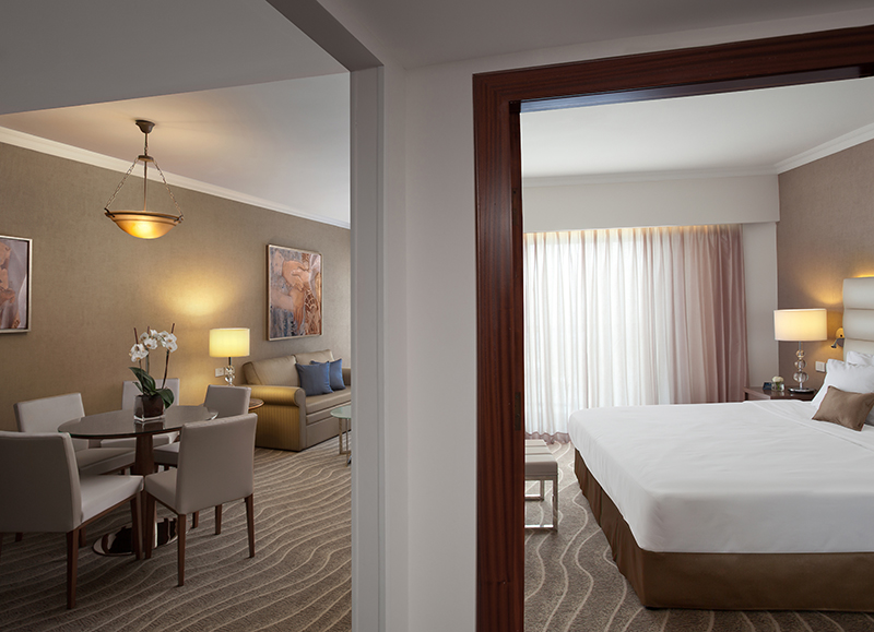 סוויטת ג'וניור אקזקיוטיב כולל כניסה לטרקלין וספא