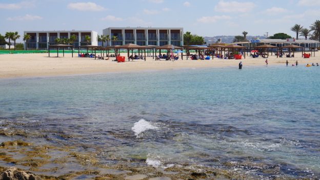 מלון חוף נחשולים